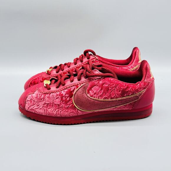 Nike Shoes Womens 7 Red Velvet Cortez SE Classic Floral Embroidered Gold Low Top - Picture 4 of 9